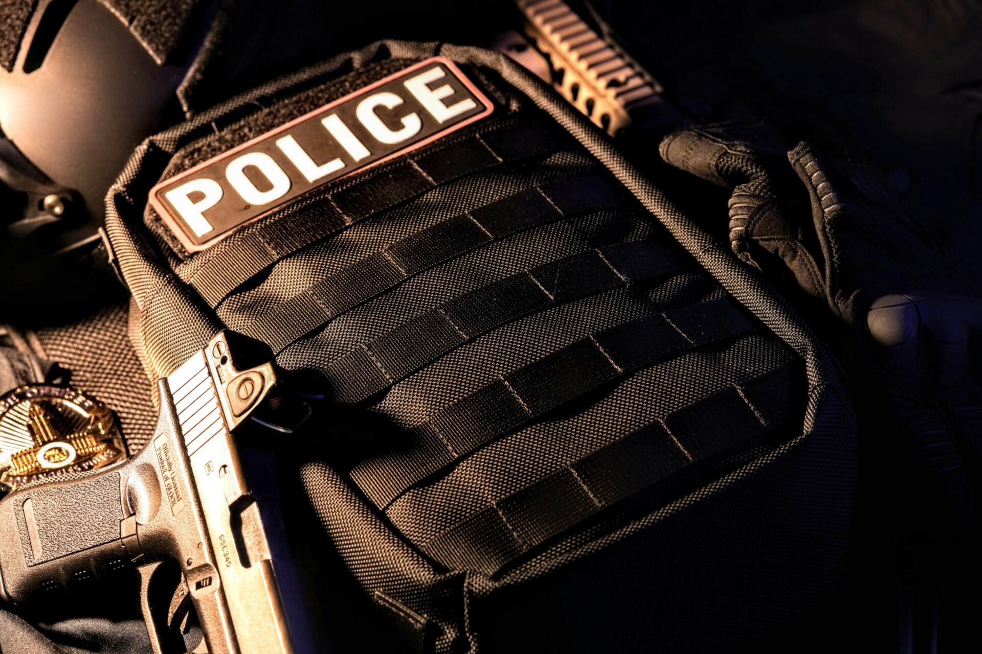 Custom Ballistic Protection for Modern Law Enforcement Close-up of a police tactical vest with integrated body armor, highlighting modern ballistic protection equipment used by law enforcement in operational environments.